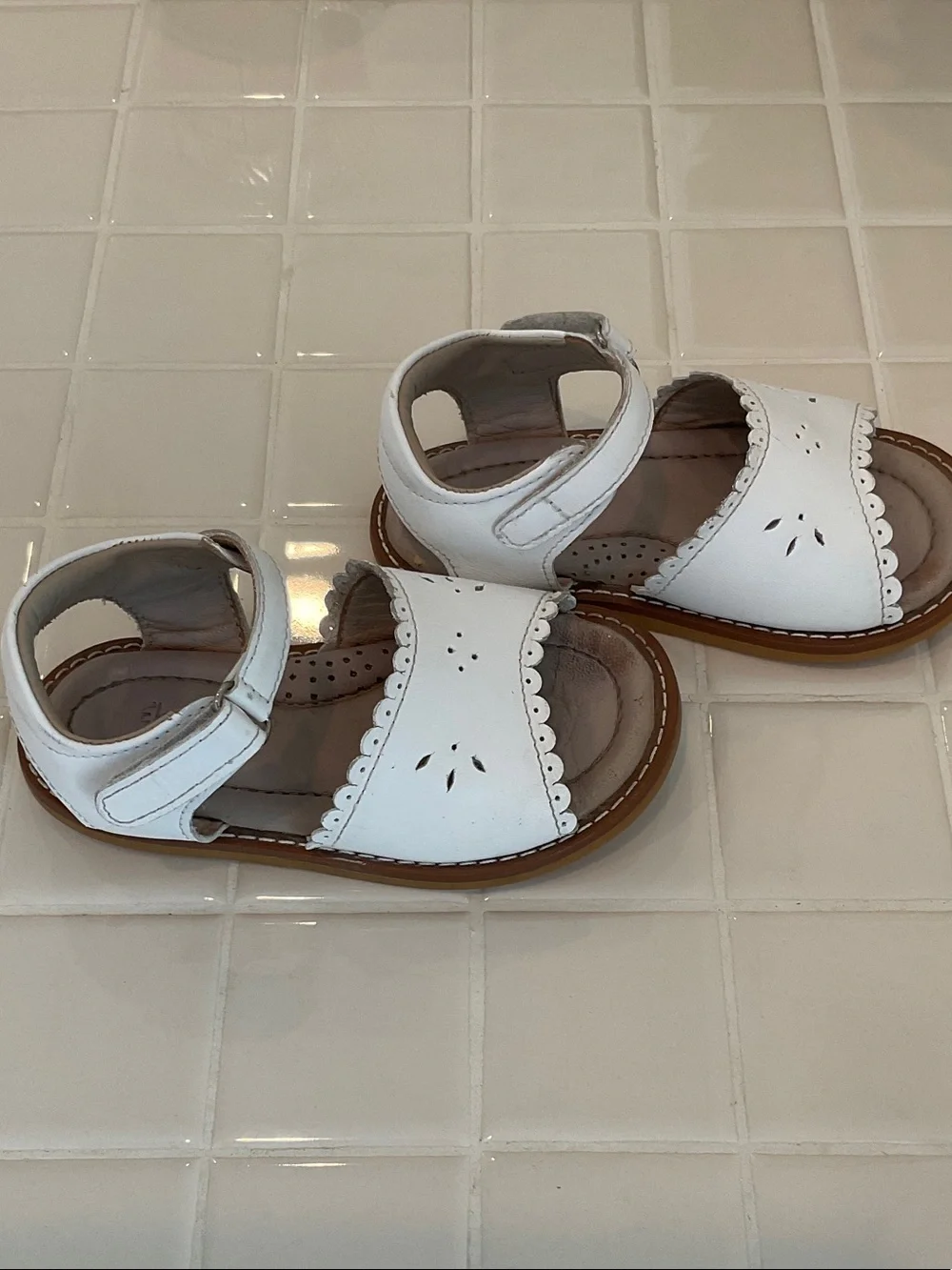 Elephantito White Scallop-Trim Leather Toddler Sandals